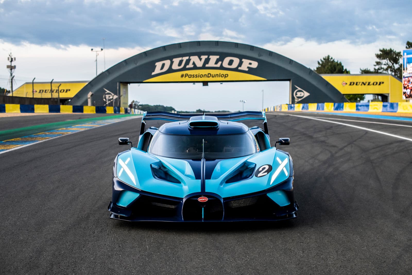 Bugatti Bolide gibt spektakuläres Debüt beim 100. Jubiläum der 24 ...