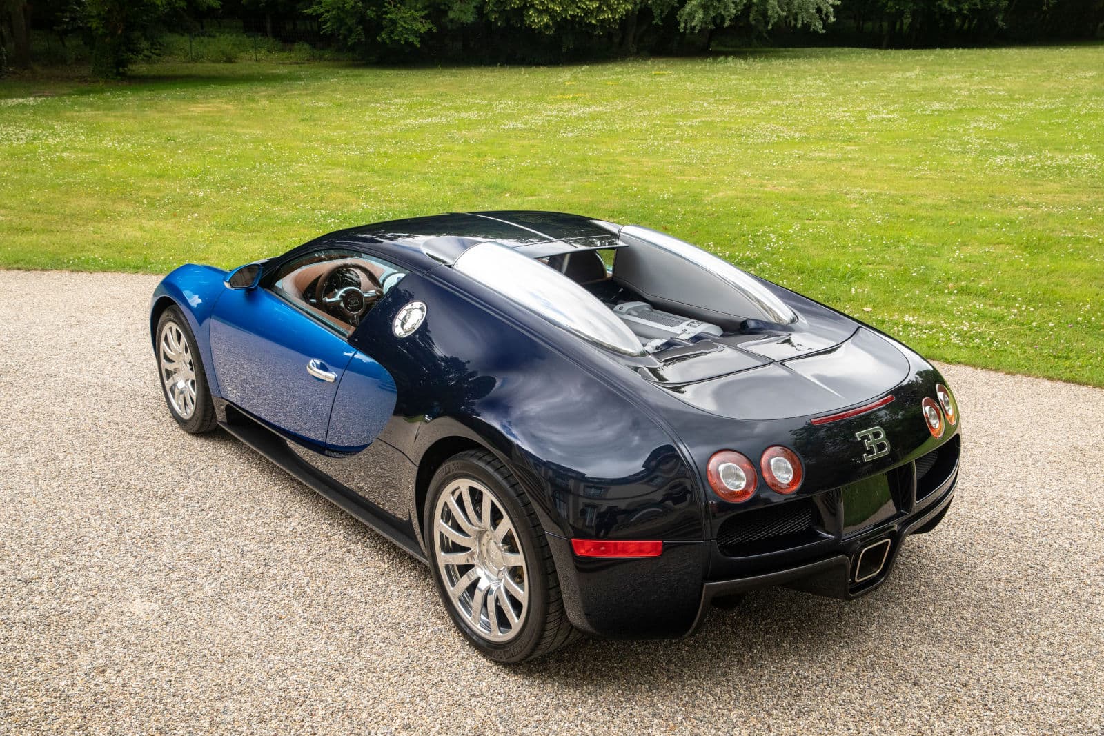 The Veyron 16.4 Coupé went from an original contemporary specification in two-tone grey to a blue-duotone.
