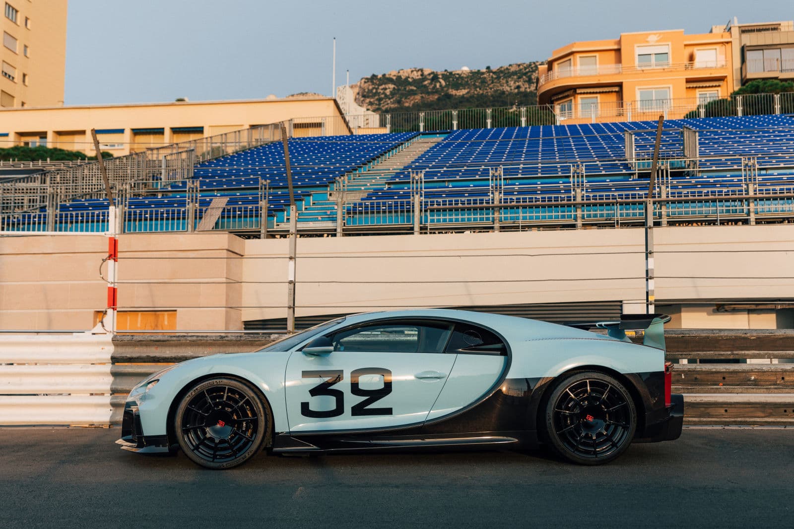 La CHIRON Pur Sport « Grand Prix » Route de la Piscine, sur le circuit du Grand Prix de Monaco, où Chiron s’est fait un nom.
