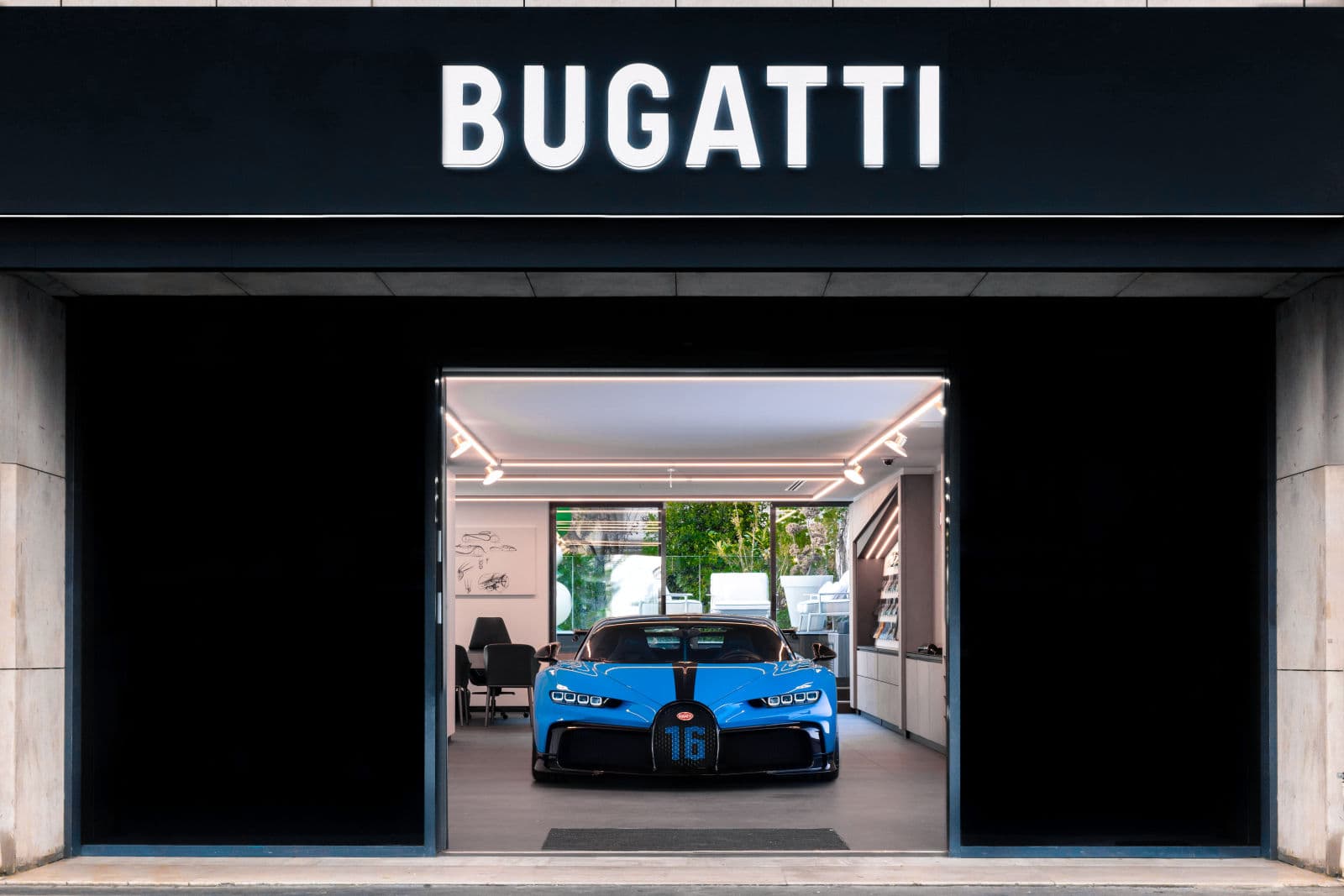 Showroom Bugatti à Paris.