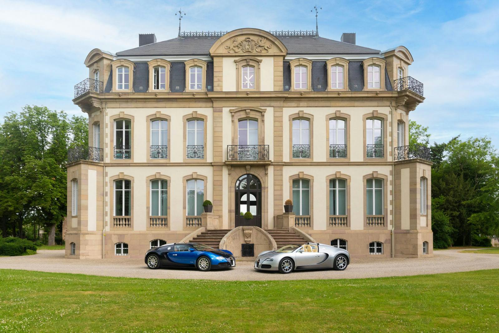 Dem Veyron 16.4 Coupé und dem Veyron Grand Sport wurde im Rahmen des „La Maison Pur Sang“-Programms von Bugatti ein neues Leben nach Kundenwunsch eingehaucht. 