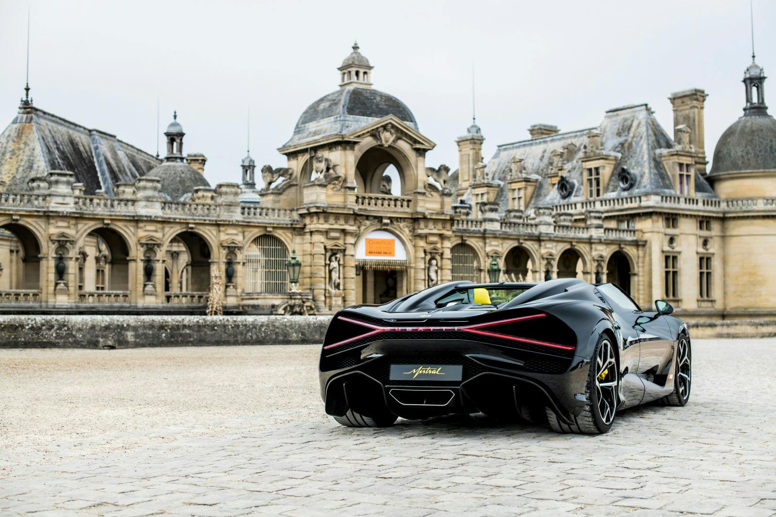 La Bugatti W16 Mistral faisait ses débuts européens lors du Concours d’Élégance de Chantilly Arts & Elegance Richard Mille.