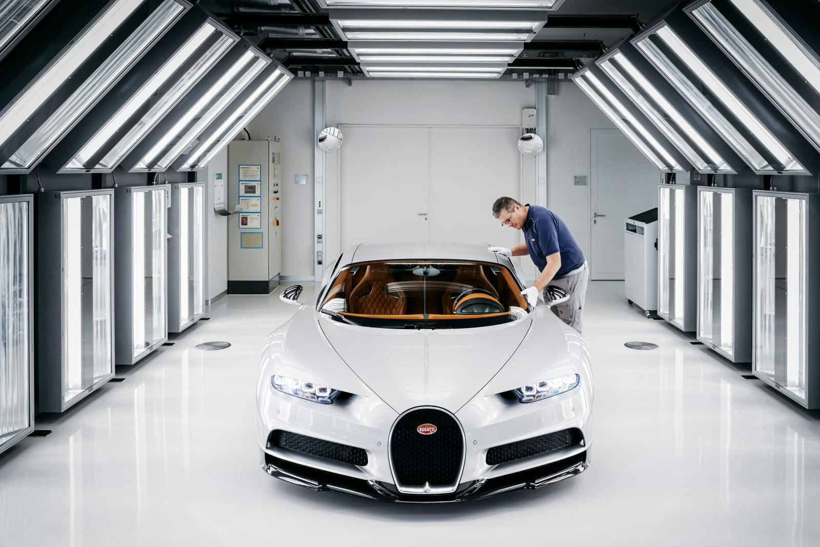 Seit 2016 wird der Bugatti Chiron im Atelier in Molsheim, Frankreich, von Hand gebaut.