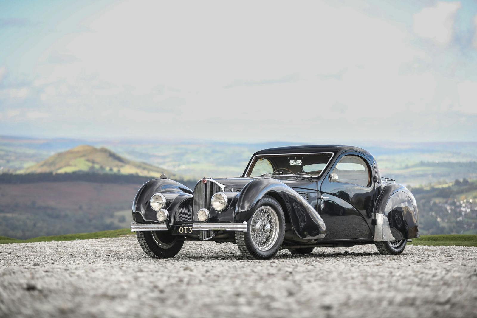La Bugatti Type 57S Atalante de 1937 a été  vendue aux enchères pour 10,44 millions de dollars.