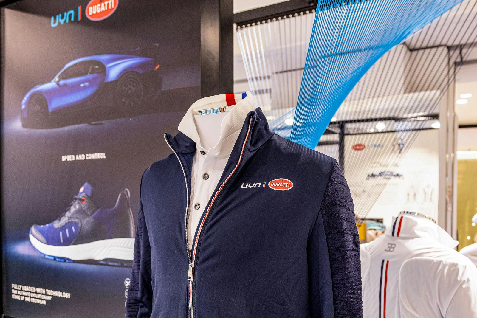 The "UYN for BUGATTI" quilted jacket with Haloflex technology allows for freedom of movement and body temperature regulation.
