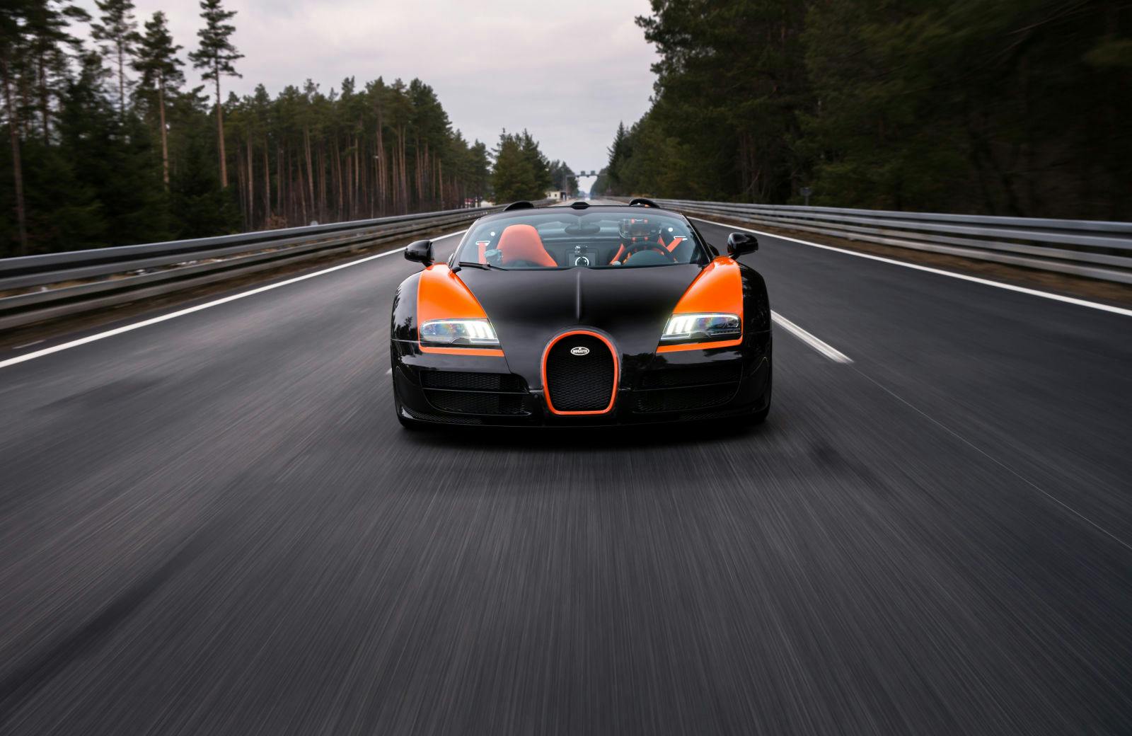 La Veyron 16.4 Grand Sport Vitesse détient le record de vitesse pour une voiture de série sans toit.