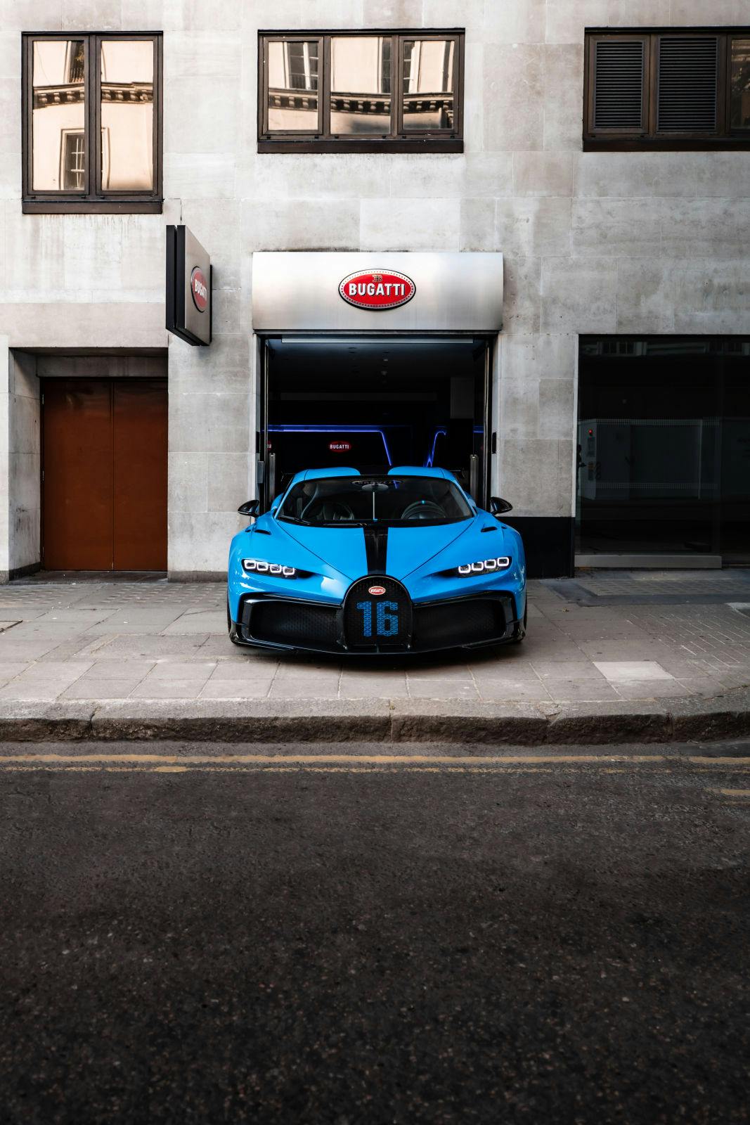 La Bugatti Chiron Pur Sport au showroom H.R. OWEN à Londres.