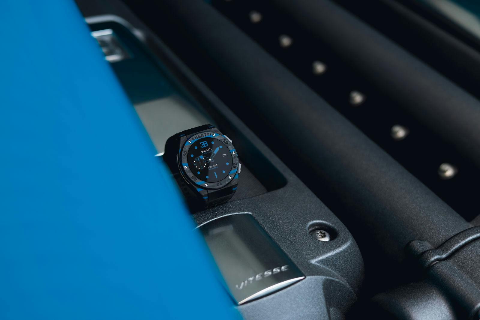 Bugatti Carbone Limited Edition : première montre connectée en fibre de carbone.