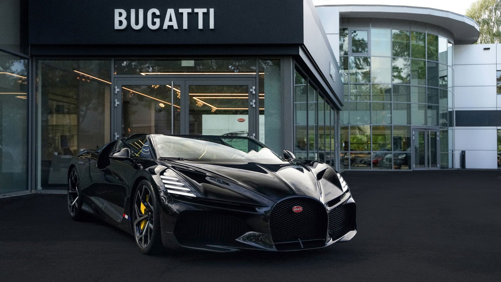 Operated by the Kamps Group since 2009, Bugatti Hamburg now moves to an entirely new setting.