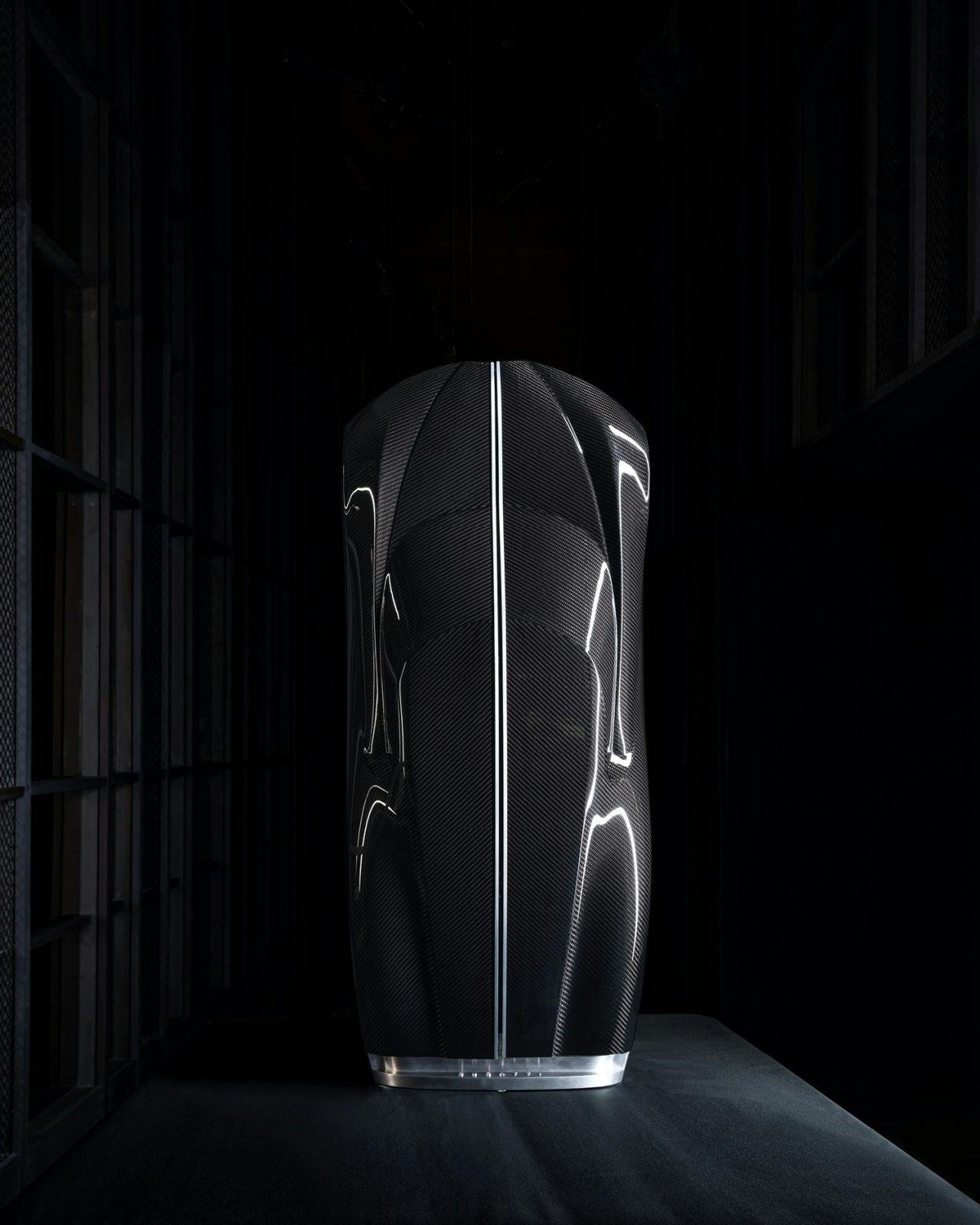 Bugatti et Champagne Carbon dévoilent « La Bouteille Noire »