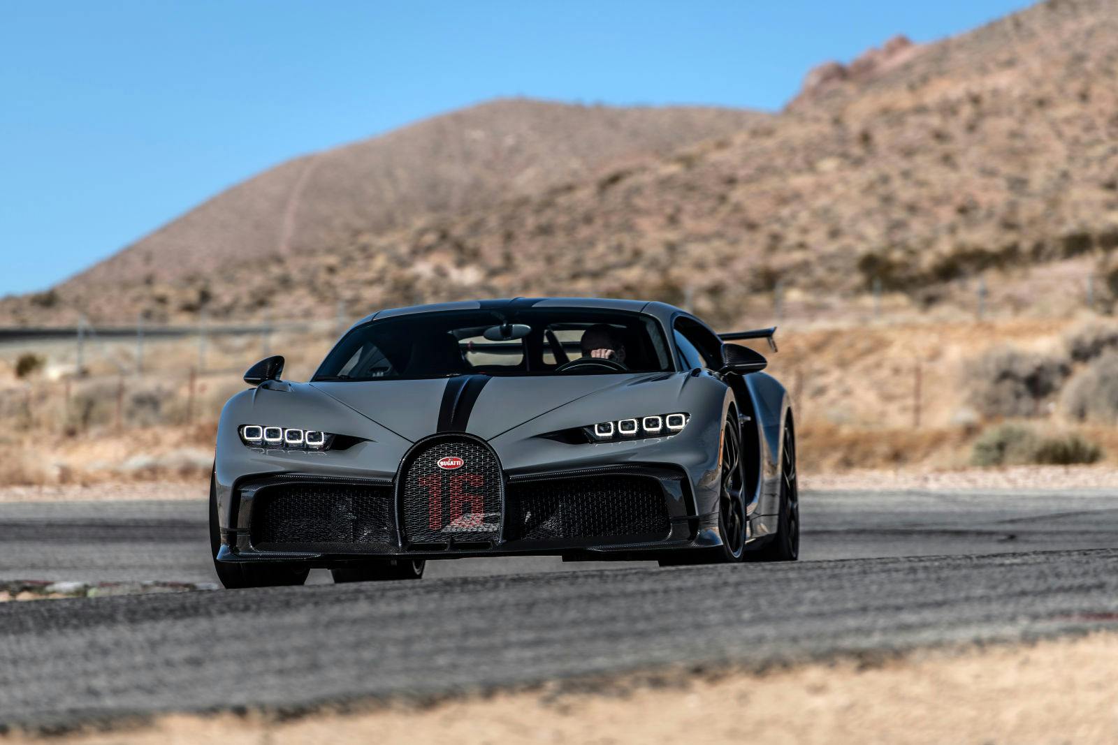La Bugatti Chiron Pur Sport sur le circuit international Willow Springs en Californie (USA).