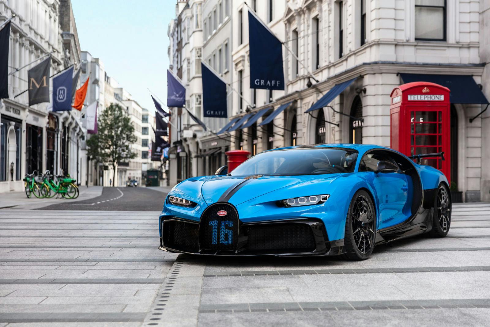 La Bugatti Chiron Pur Sport dans le charmant quartier de Mayfair à 
Londres.