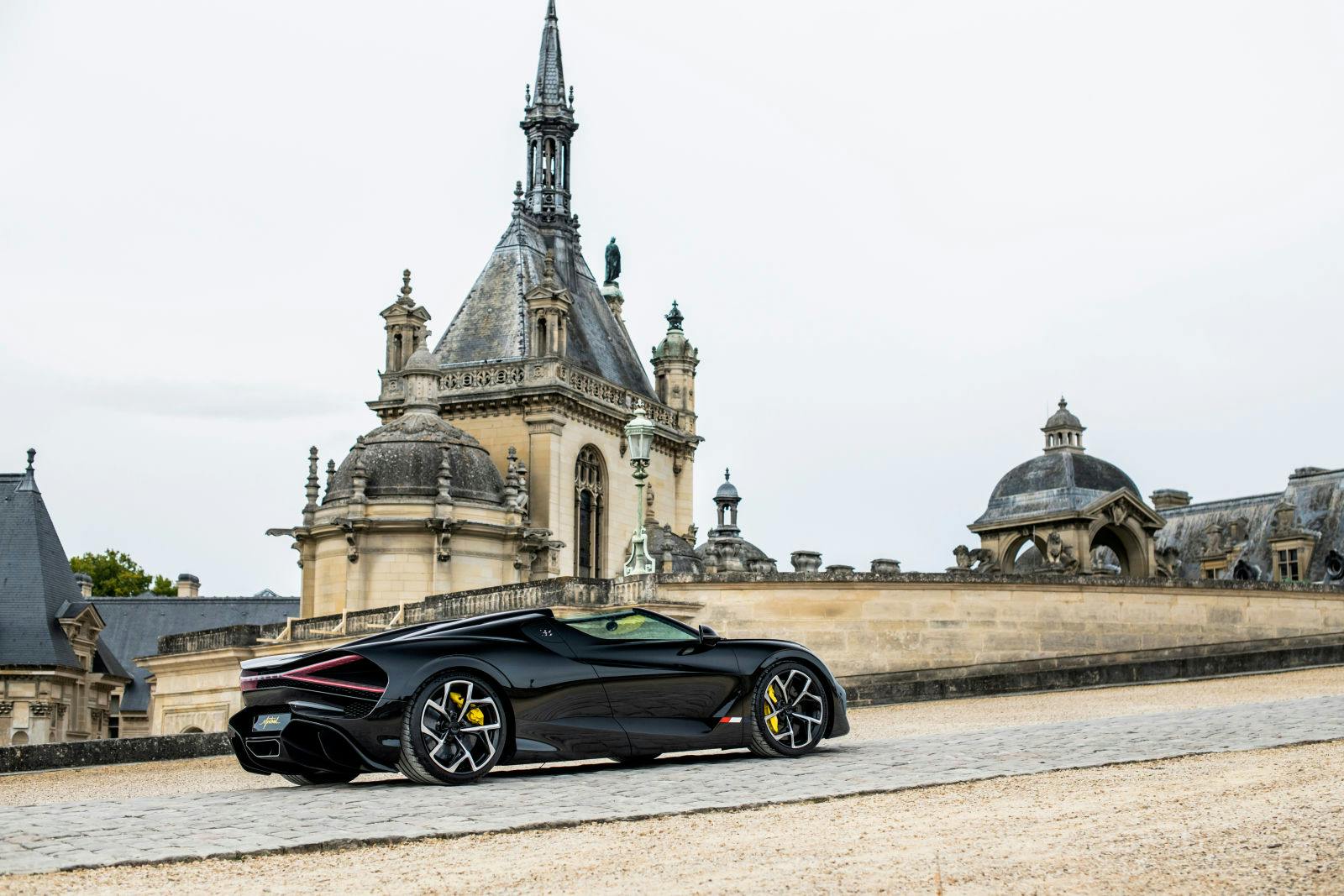 Die Besucher konnten an diesem Wochenende zum ersten Mal in Europa den Bugatti W16 Mistral bei Chantilly Arts & Elegance Richard Mille besichtigen.