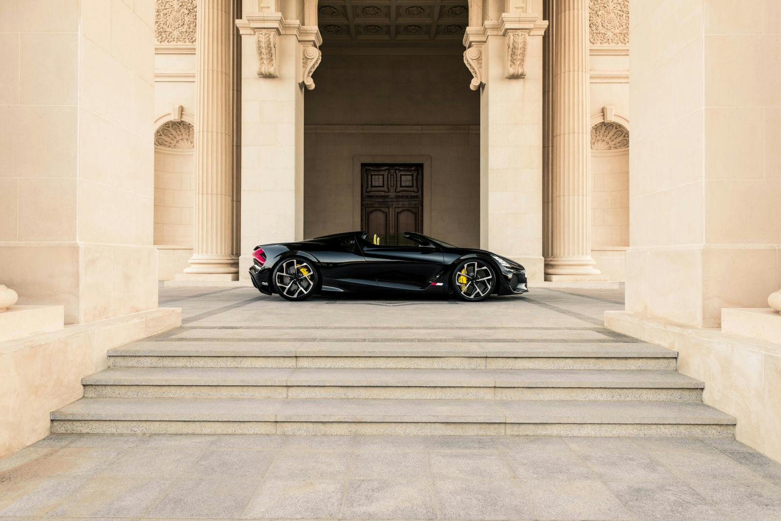 Der Bugatti W16 Mistral hatte seinen ersten Auftritt in Riad, Saudi-Arabien.  