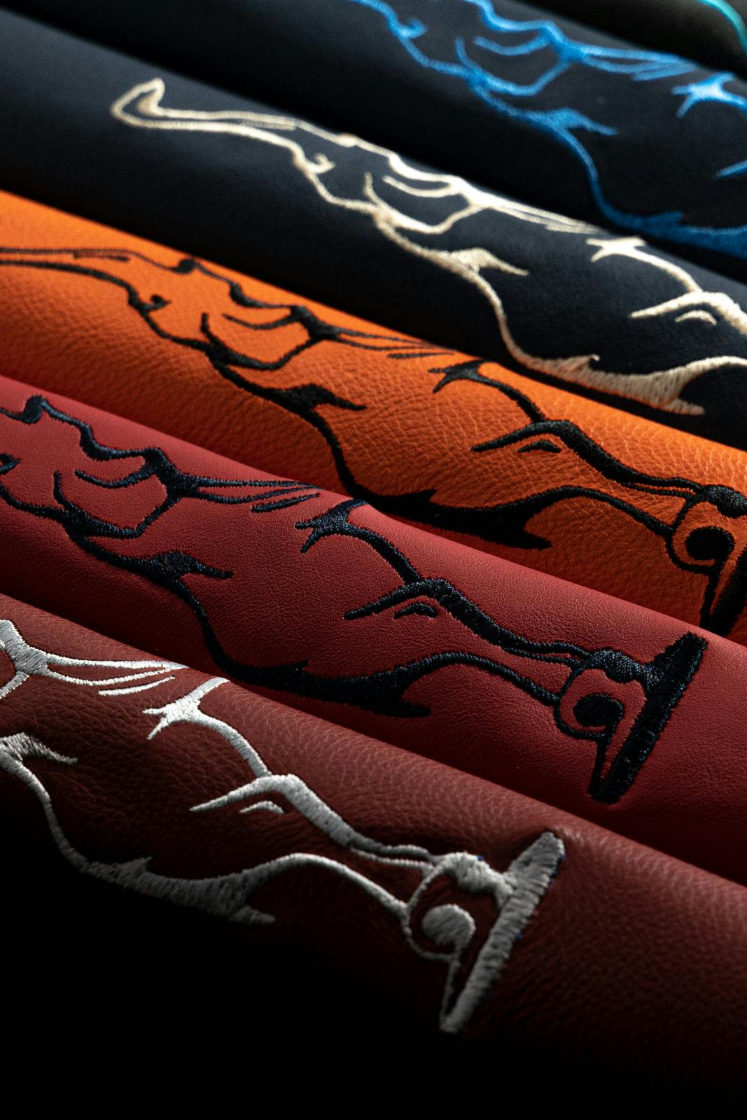 A wide range of unique hues for leather and yarn allows a high degree of personalization.