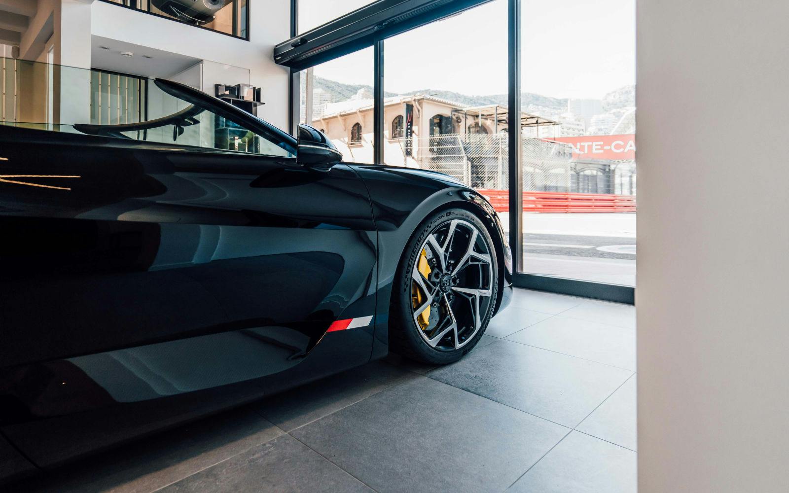 La localisation du nouveau showroom Bugatti Monaco rend hommage au glorieux passé de la marque en course automobile.