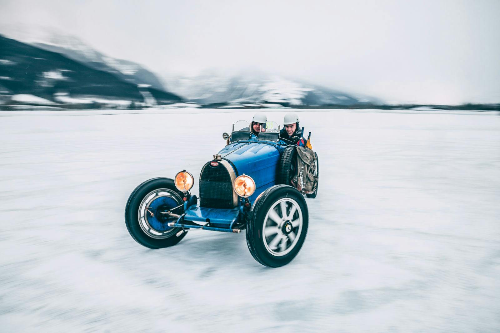 62 ans après la toute première apparition de Bugatti sur la glace, la marque de luxe française participera de nouveau à la course GP Ice Race d'Autriche avec une Bugatti Type 51 et une Bugatti Baby II.