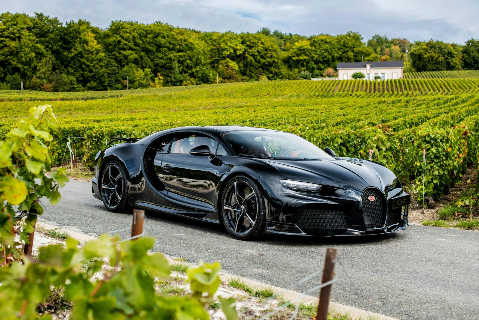 Der Bugatti Chiron Super Sport in Champillon, der Heimat von Champagne Carbon.
