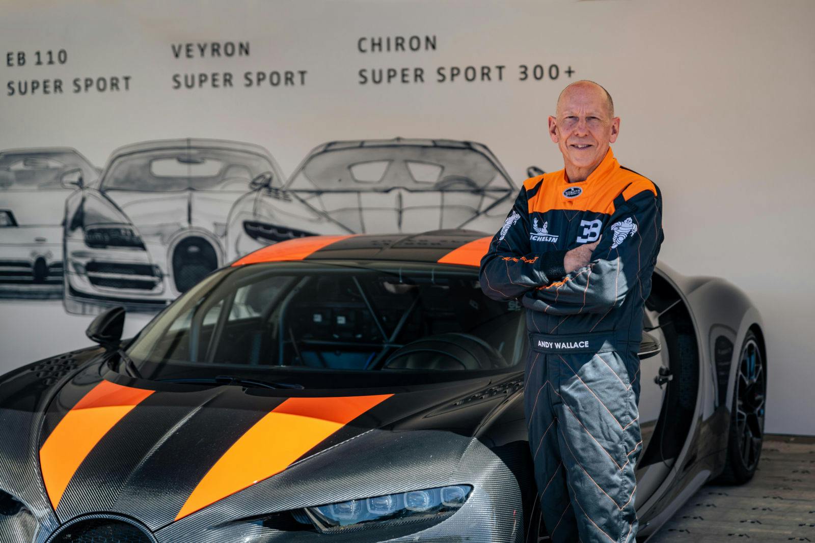 Der Chiron Super Sport 300+ und Fahrer Andy Wallace: dritter Weltrekord für Bugatti mit 490,484 km/h.