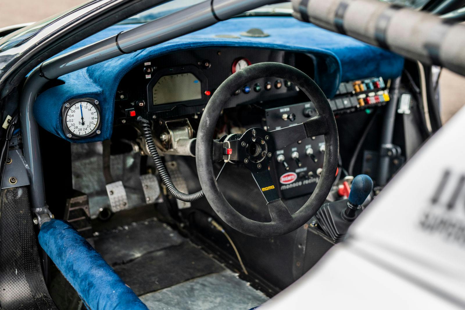 La Bugatti EB 110 Competizione	 en détail.