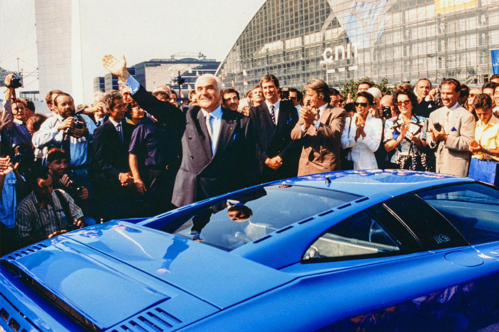 Romano Artioli  bei der EB110-Weltpremiere 1991 in Paris.
