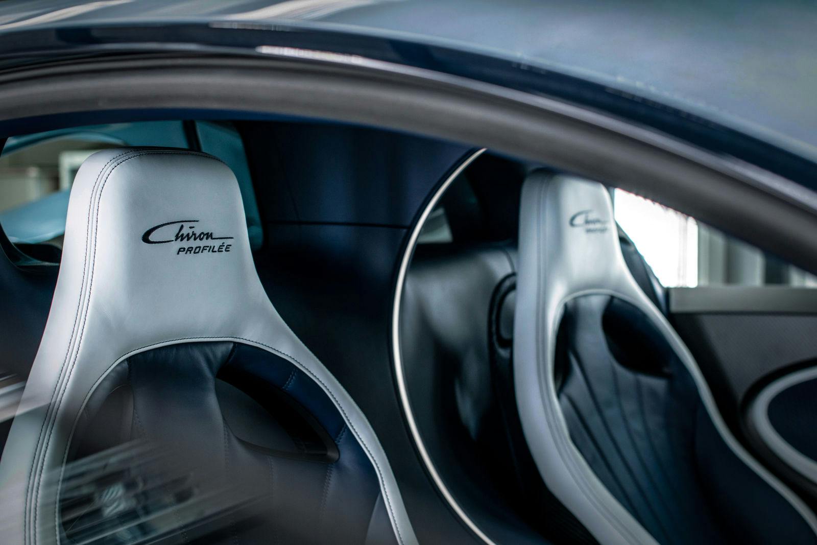 The Profilée is equipped with comfort seats finished in Gris Rafale and Deep Blue leather.