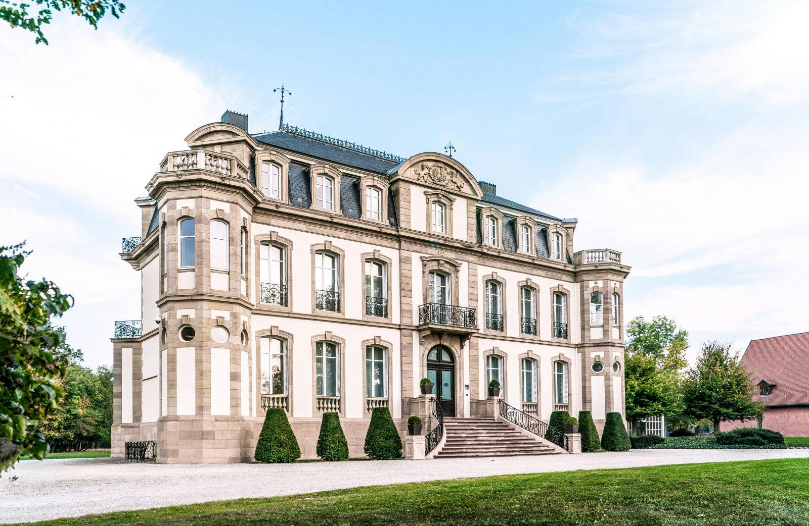 Bugatti Automobiles S.A.S. restera à son siège historique de Molsheim, en France, où l'entreprise fut fondée en 1909.