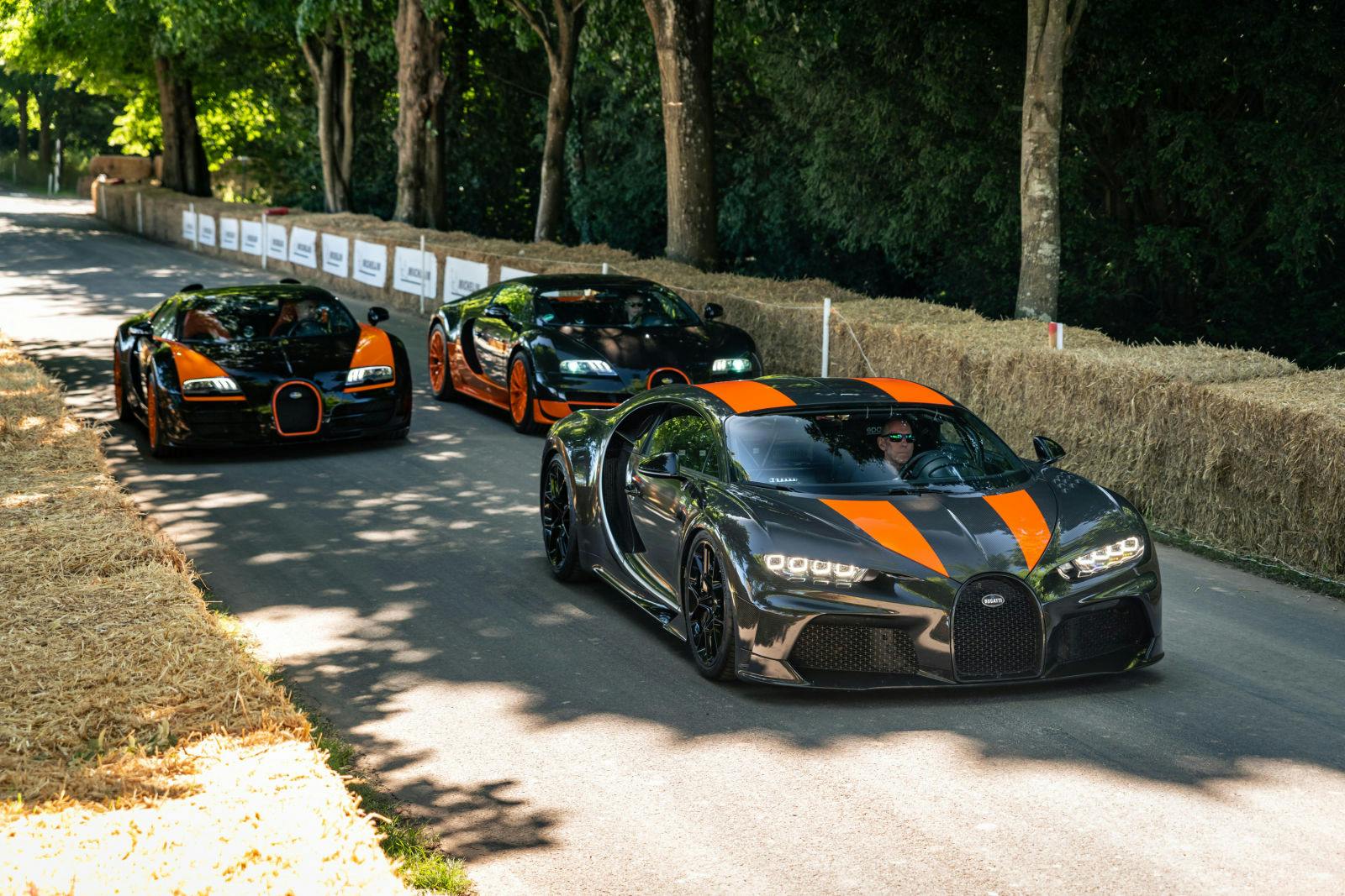 Drei Bugatti-Weltrekord-Hypersportwagen beim Goodwood Festival of Speed 2022.