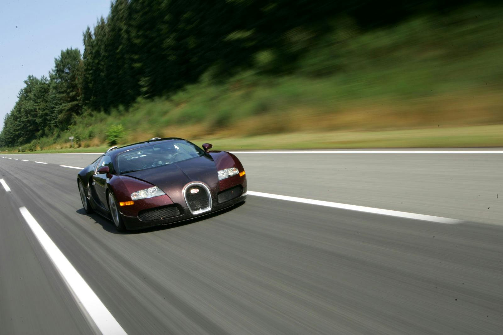 15 years ago, the Bugatti Veyron 16.4 achieved the impossible and became the first series production car to break the 400 km/h barrier.