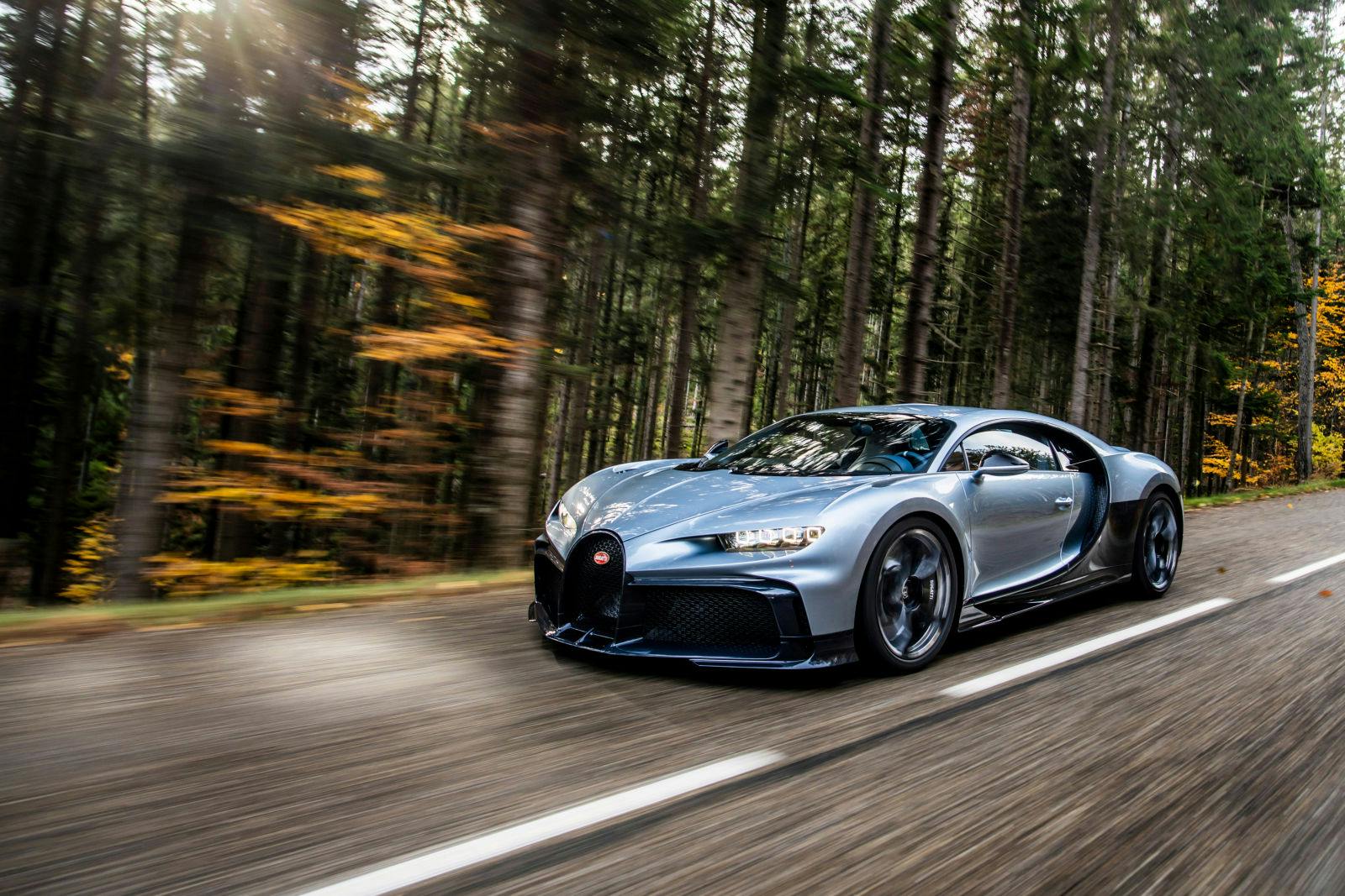 The Profilée is  powered by the same 1,500 PS W16 engine that  also drives the Chiron Pur Sport.