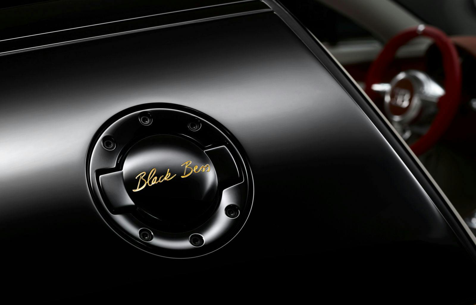 Bugatti Legend Black Bess": Fuel cap engraved with the "Black Bess" nameplate and elegantly finished with gold paint"