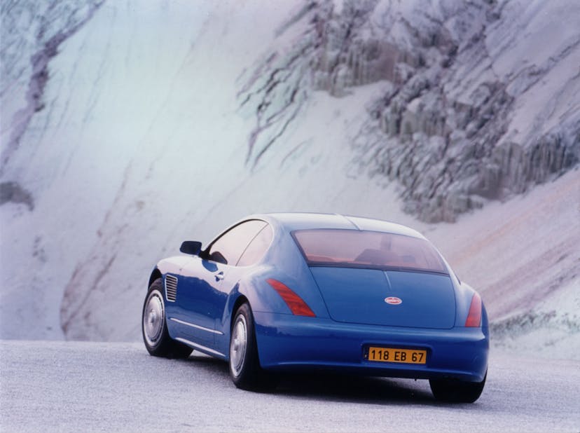 The first Bugatti design prototype, the EB 118, was presented at the Paris Motor Show in October 1998.