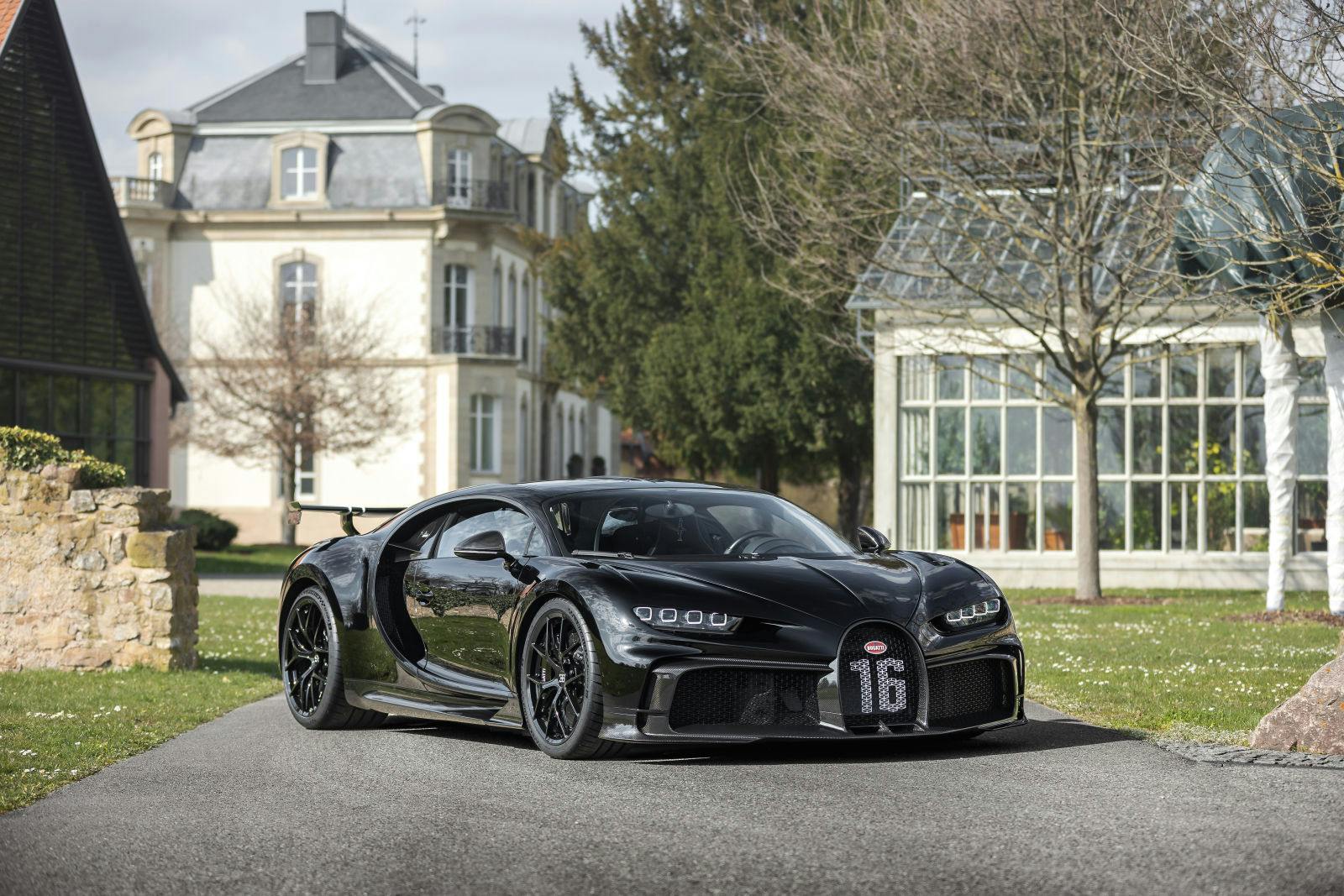 The Bugatti Chiron Pur Sport in ”Nocturne”, with details in “Grey Carbon”, “Gris Rafale” and “Gun Powder“.