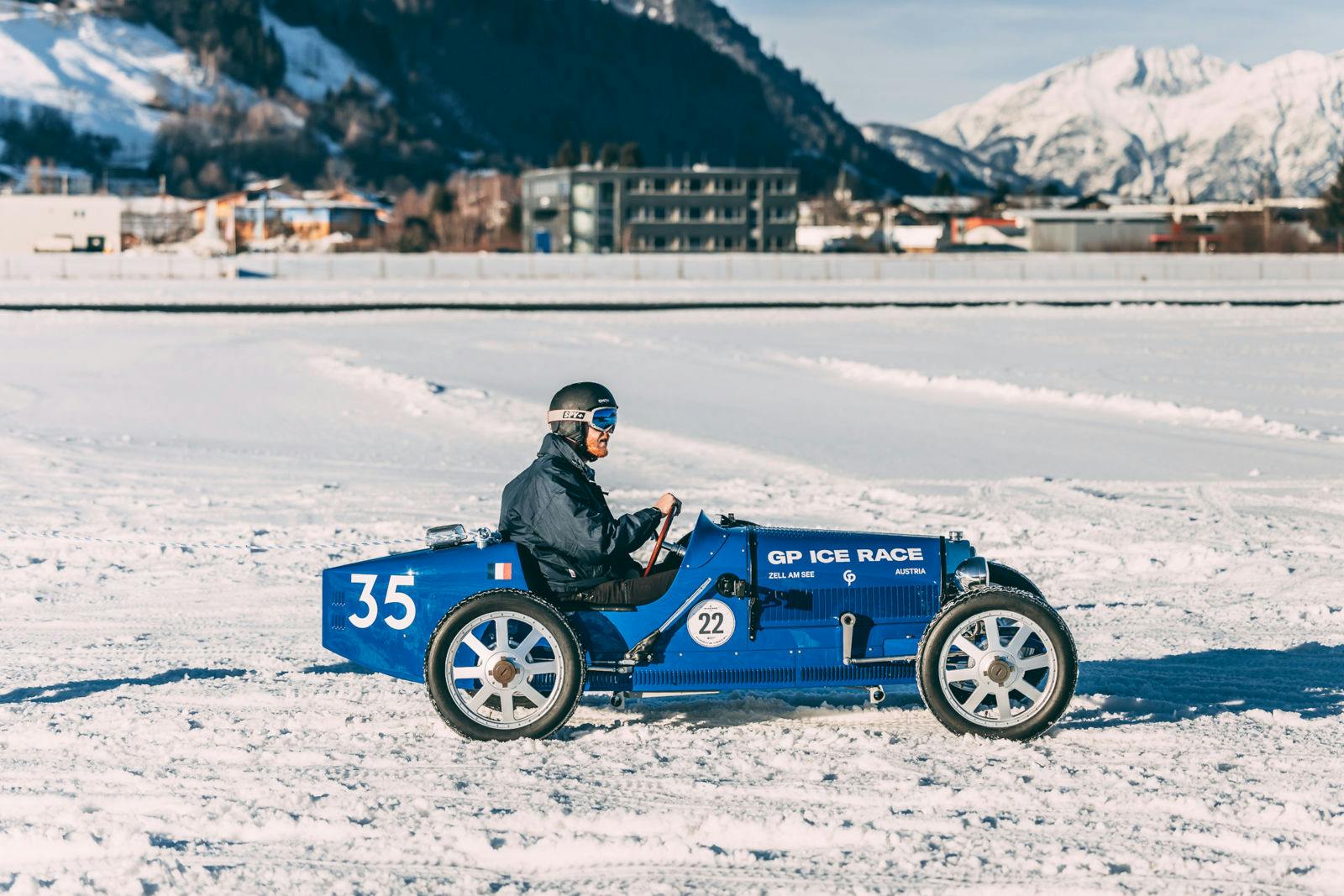 62 Jahre nach dem Debüt von Bugatti beim GP Ice Race in Österreich kehrte die französische Luxusmarke mit einem Type 51 und dem Bugatti Baby II an den Start zurück.