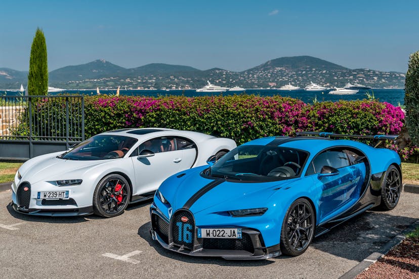 Bugatti lädt seine Kunden ein, die Hypersportwagen Chiron Pur Sport und Chiron Sport dynamisch zu erleben.