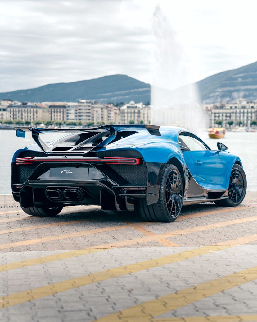 The Bugatti Chiron Pur Sport in front of Geneva’s famous landmark, 
the Jet d’Eau.
