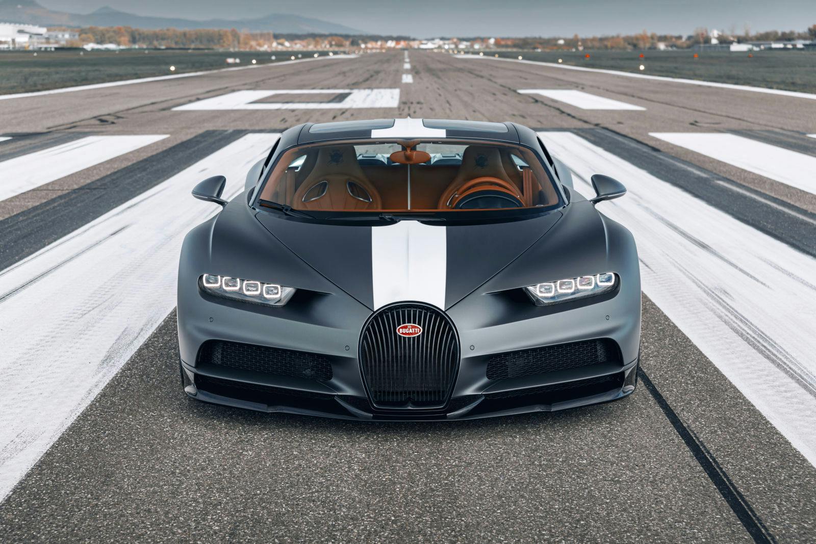 Bugatti Chiron Sport « Les Légendes du Ciel » statique - vue de face