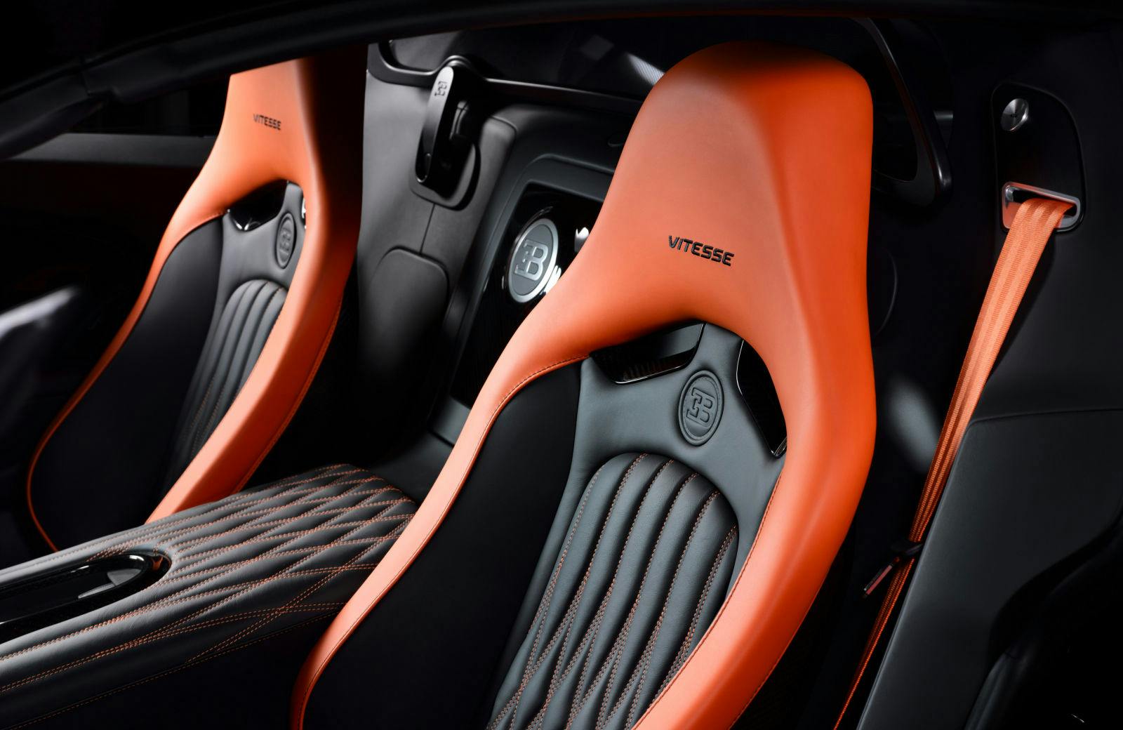 Bugatti hat ein spezielles feuchtigkeitsresistentes Leder in die Innenausstattung des Veyron 16.4 Grand Sport Vitesse aufgenommen.  
