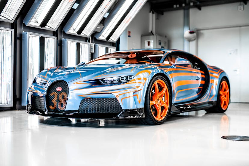 This personalized unit, with bespoke ‘Vagues de Lumière’ paintwork, is the result of close collaboration between its new owner and Bugatti’s Sur Mesure team, and one of the first Chiron Super Sport delivered.
