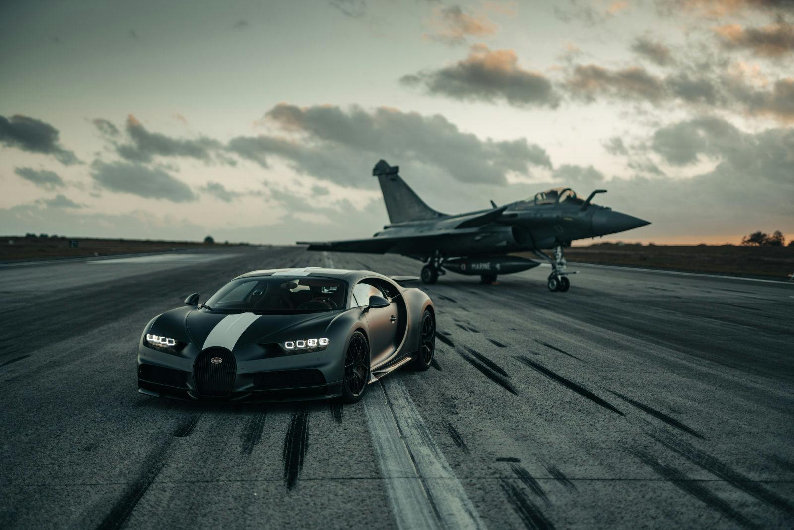 Bugatti Chiron Sport ‘Les Légendes du Ciel’ et Dassault Rafale Marine – Le rendez-vous de deux superlatifs.