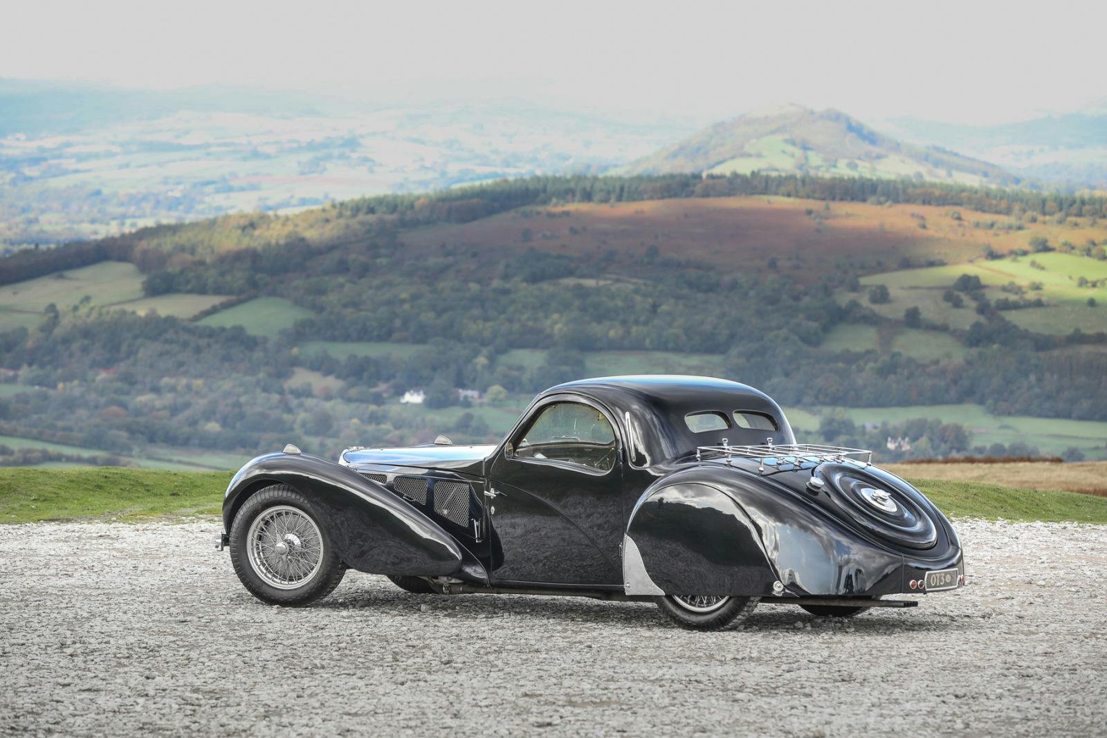 La Bugatti Type 57S Atalante de 1937 a été  vendue aux enchères pour 10,44 millions de dollars.