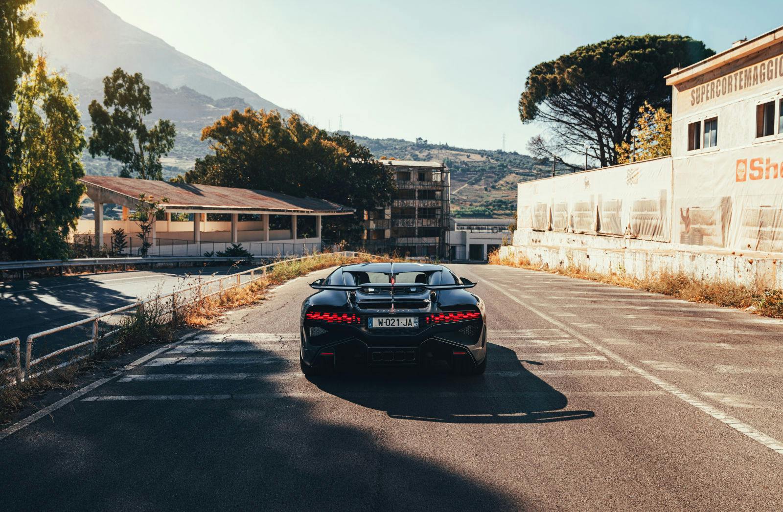 Der neue Bugatti Divo auf der historischen Rennstrecke in Targa Florio, Sizilien.