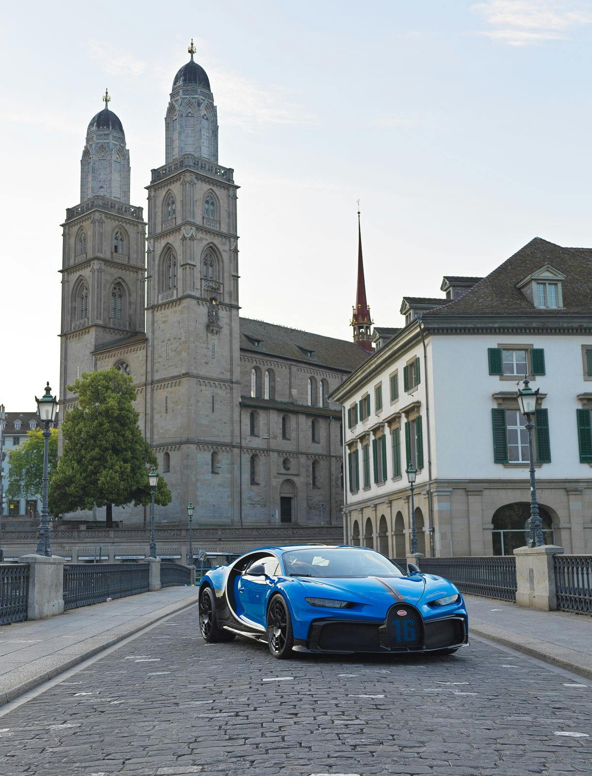 The Chiron Pur Sport in front of the Grossmünster in Zurich.