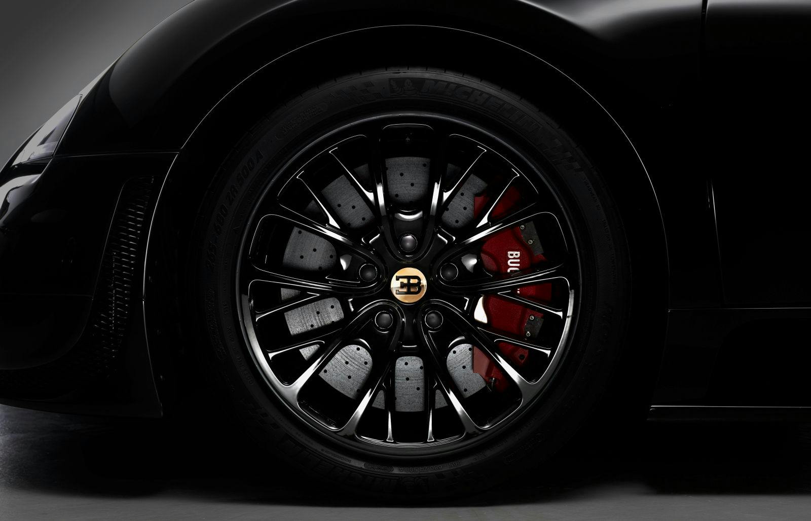 Bugatti Legend Black Bess": Black rims and hub covers sporting a brilliant 24-carat gold finish and the EB logo"