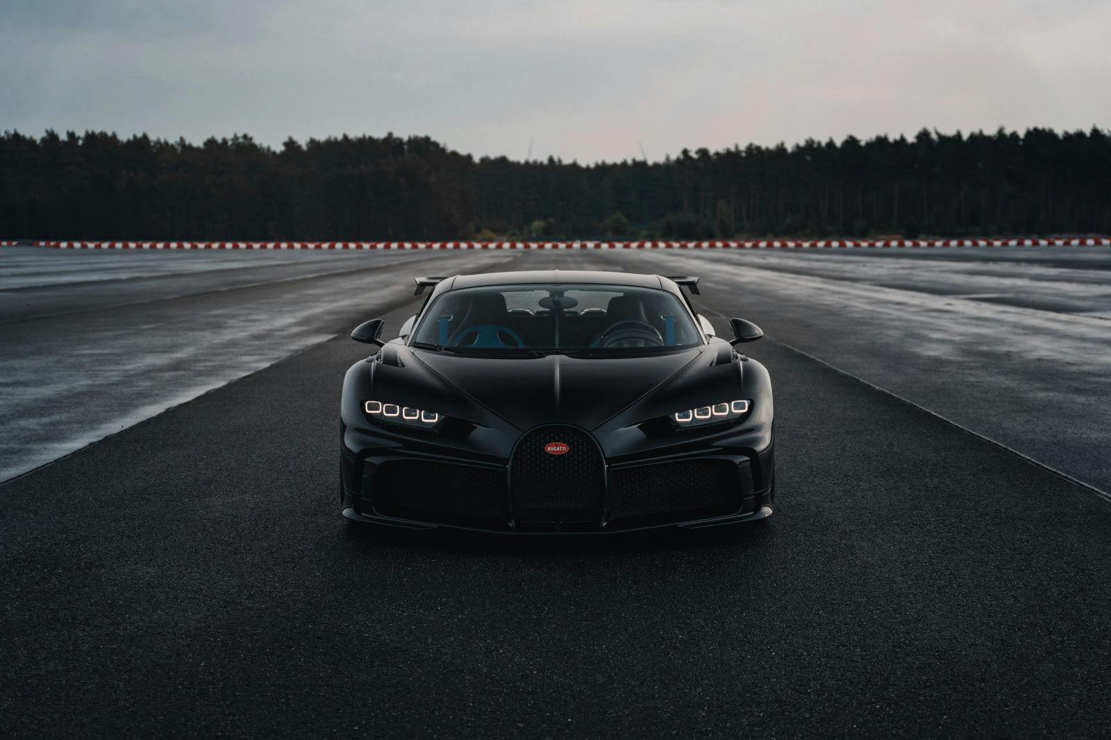 Chiron Pur Sport on the track.