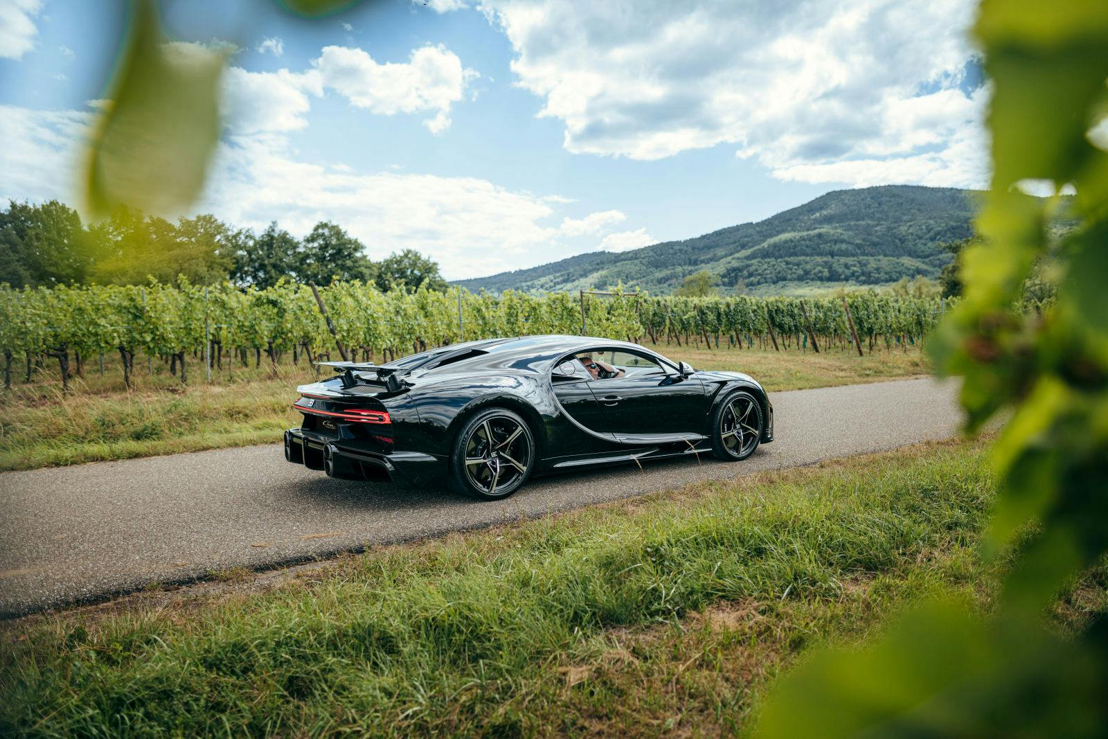 Guests could experience the extreme sensations offered by the hyper sports car Chiron Super Sport.