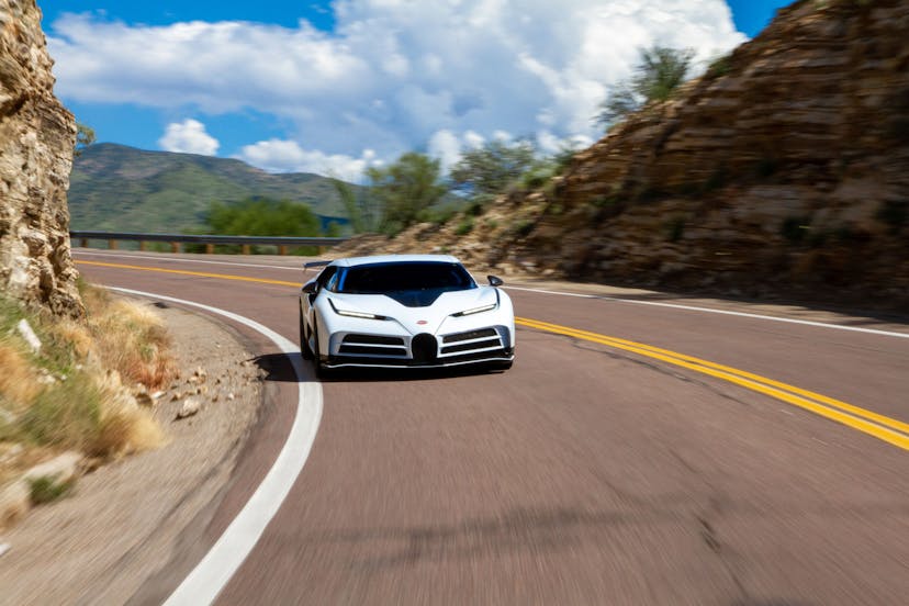 Les ingénieurs de Bugatti achèvent la prochaine phase de développement de l’exclusive Centodieci par des essais par temps chaud dans le désert de l'Arizona.