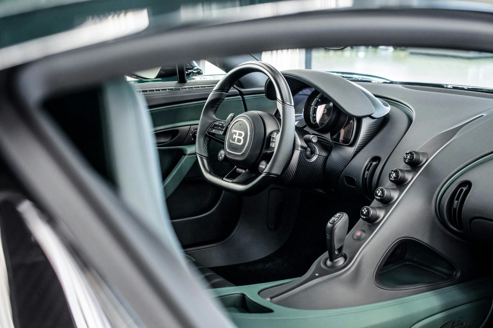 “Beluga Black” dominates the interior design of the 400th Chiron.
