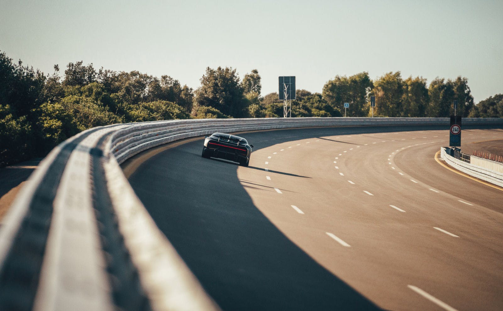 La piste d'essai en forme d'anneau de Nardò, située dans les Pouilles en Italie, est considérée comme le circuit automobile le plus rapide au monde.