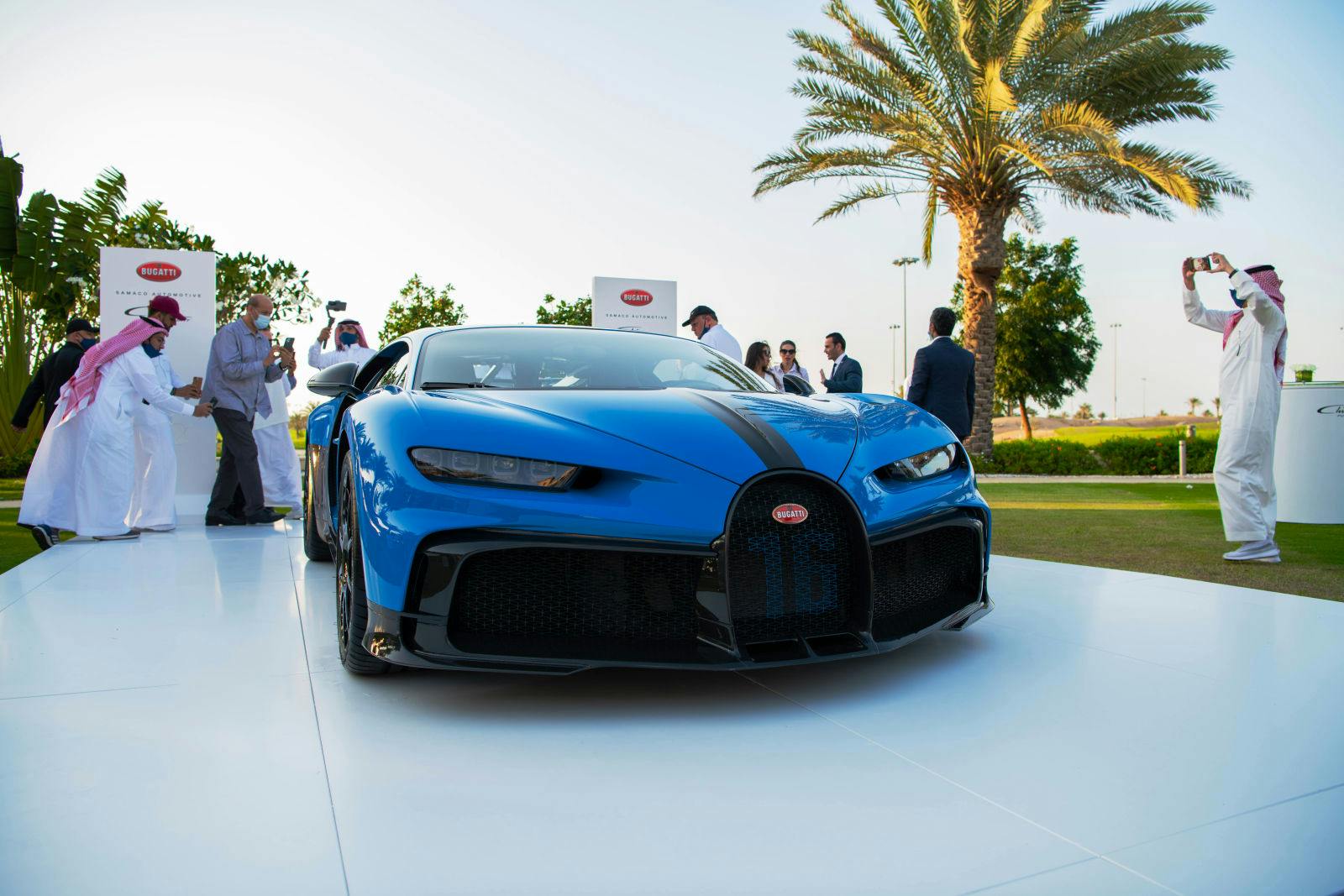 Bugatti und SAMACO Automotive feiern gemeinsam die Premiere des Chiron Pur Sport im Nahen Osten.